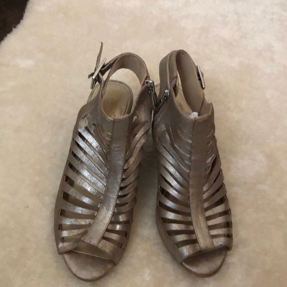 Coach and Four gold Kelllisa heel- 6 1/2